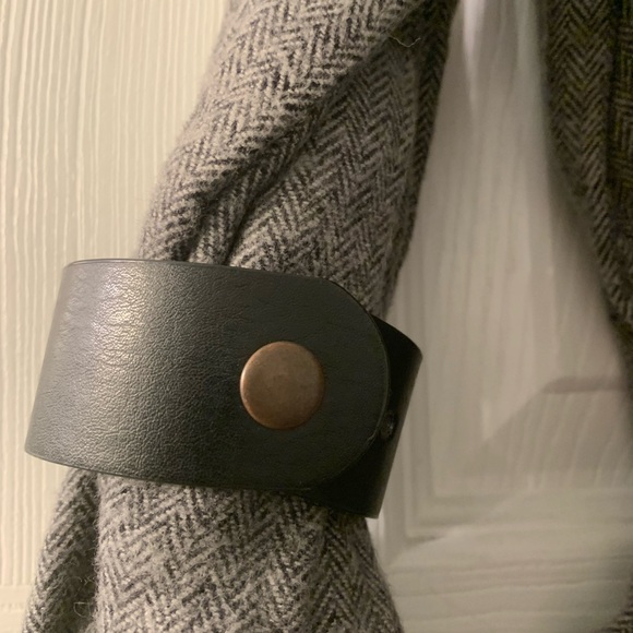 BXB by Jenny Buxton gray herringbone infinity scarf - Picture 2 of 4